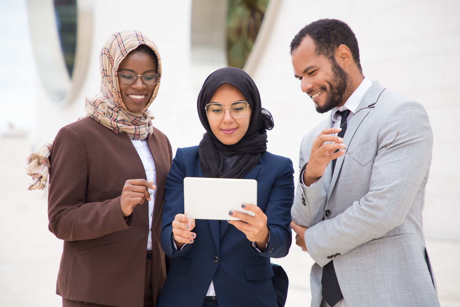 Business Etiquette in Saudi Arabia: A Practical Guide for International Professionals